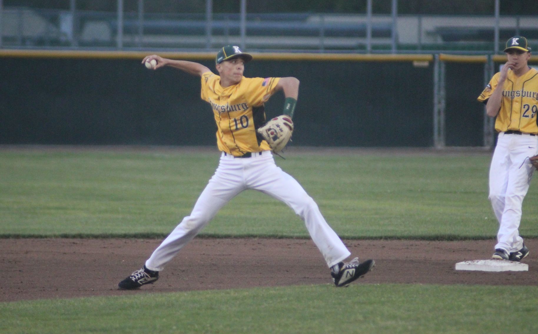 Kingsburg tops Selma